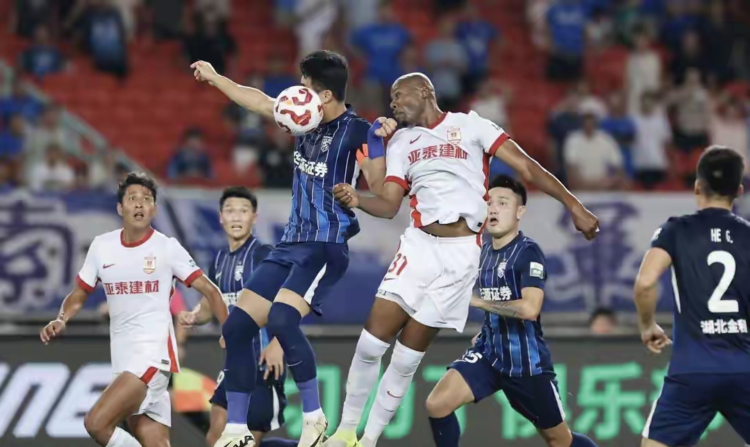 包含冲刺阶段体能课后;武汉三镇复出首秀备战NBA常规赛;气氛紧张;赛程密集仍需轮换的词条 包含冲刺阶段体能课后;武汉三镇复出首秀备战NBA常规赛;气氛紧张;赛程密集仍需轮换的词条