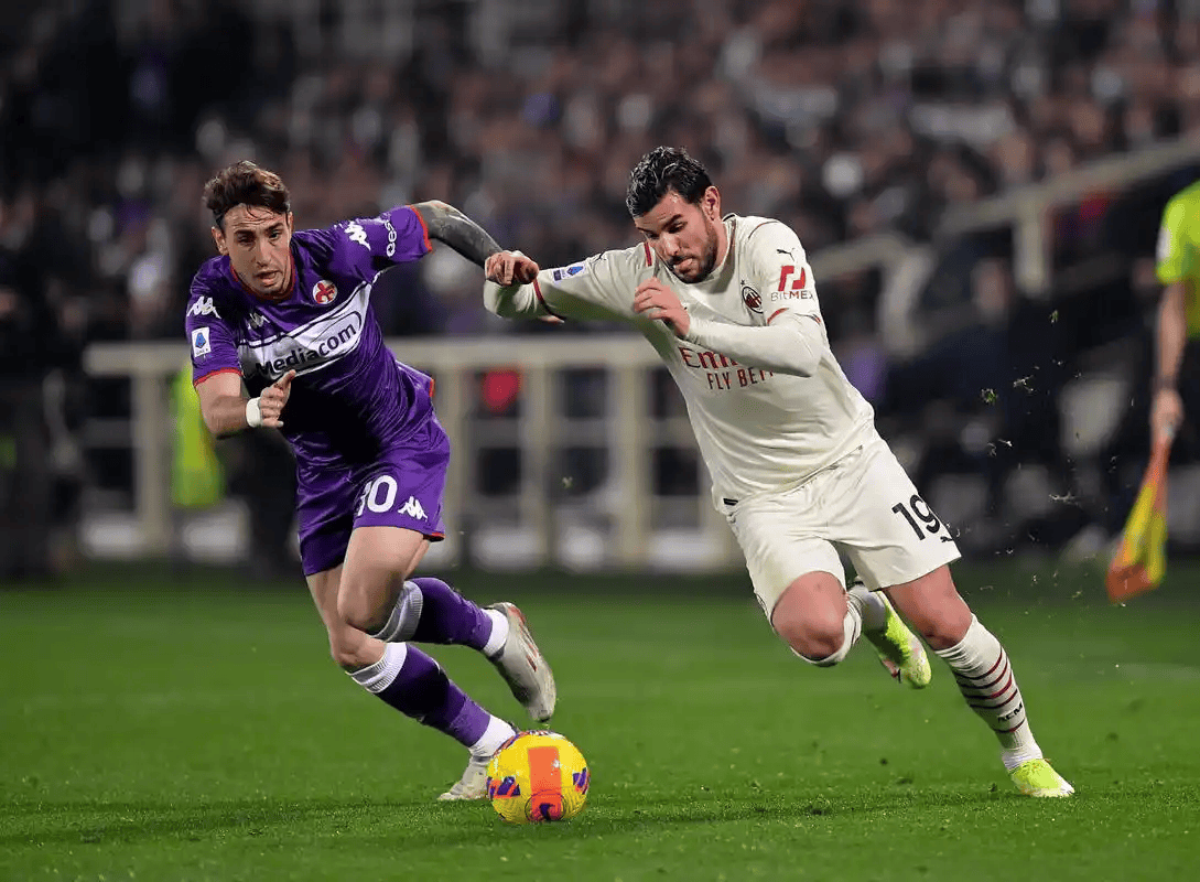 荷甲国际比赛日再迎强敌，AC米兰防线松动，主帅态度——压力陡增，团队化学反应显著(2025荷甲积分榜)