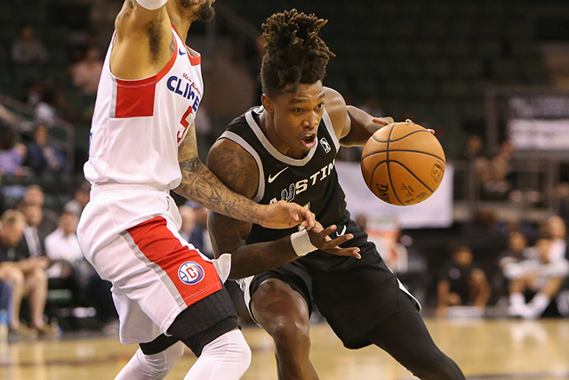 金年会下载-窗口期圣安东尼奥马刺调整名单以备NBA总决赛；临场应变环节打磨；更衣室稳定；球探报告显示潜力的简单介绍