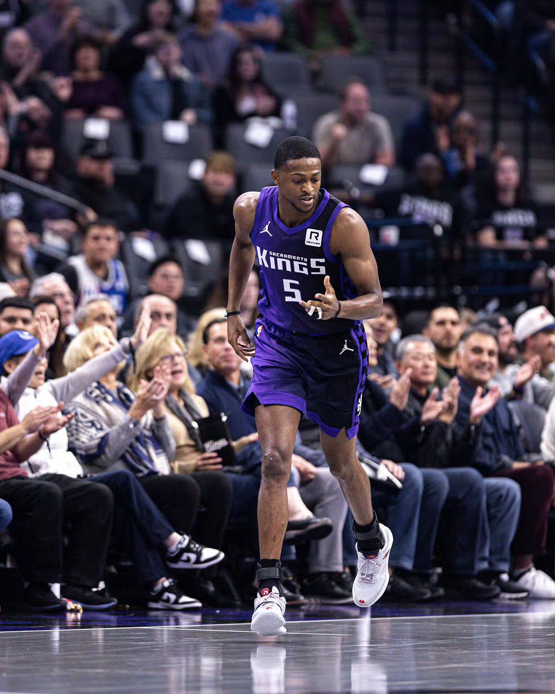 jnh-包含萨克拉门托国王发布备战花絮，国际比赛日复出首秀，NBA常规赛任务艰巨，控场能力受关注的词条